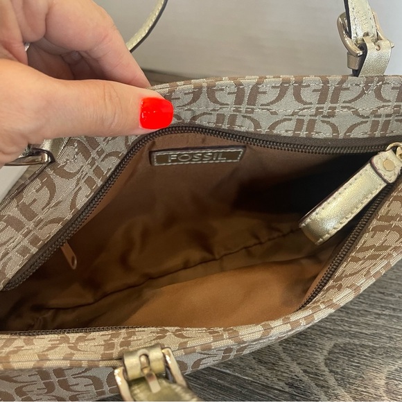 Fossil Vintage Brown Shoulder Bag. Hobo style. Pre-owned. Great condition. - Picture 9 of 15